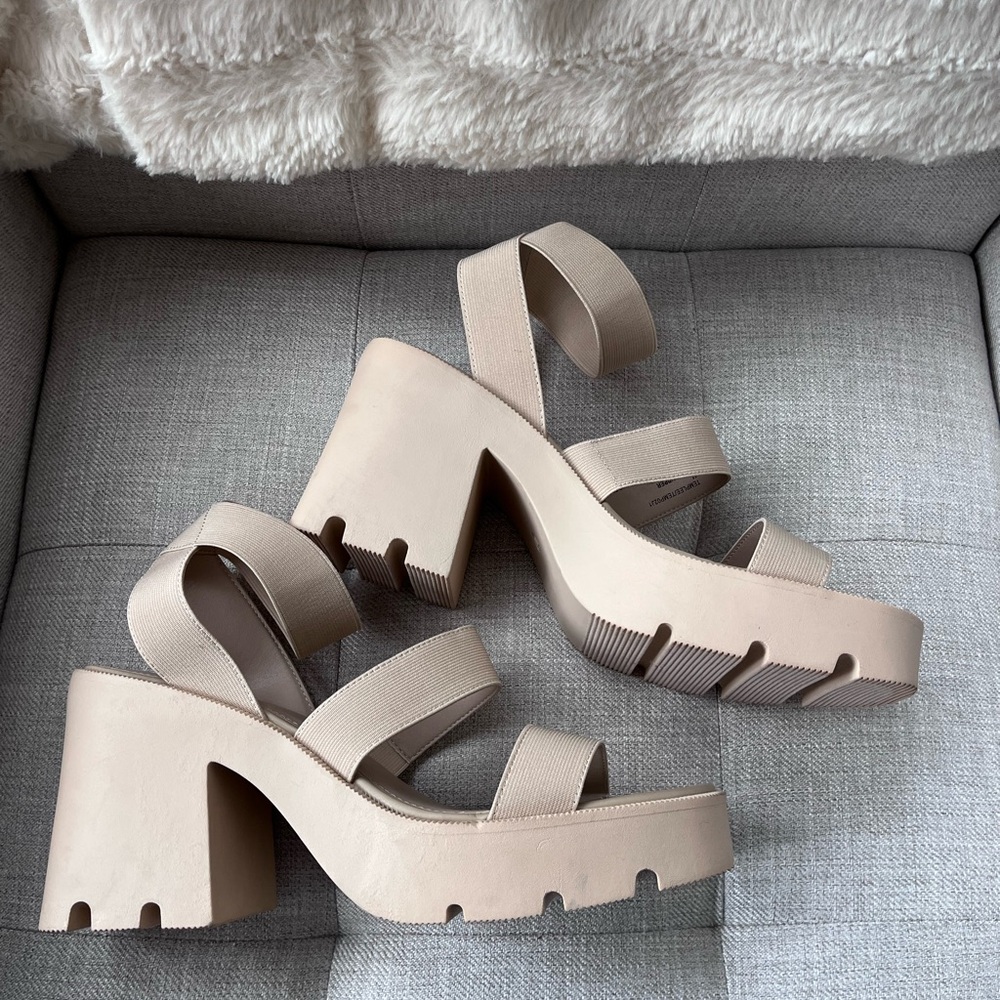 NWOT Beige Chunky Heel Sandals